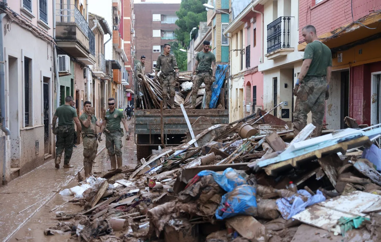 Espagne: entre tragédie et colère à vif